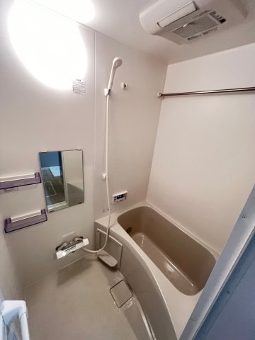 バス・シャワールーム　コンパクトで使いやすいお風呂です