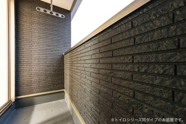 バルコニー　暖かな日差しのふりそそぐバルコニー