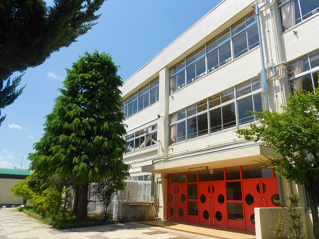 中学校　国立市立国立第二中学校（中学校）まで156m