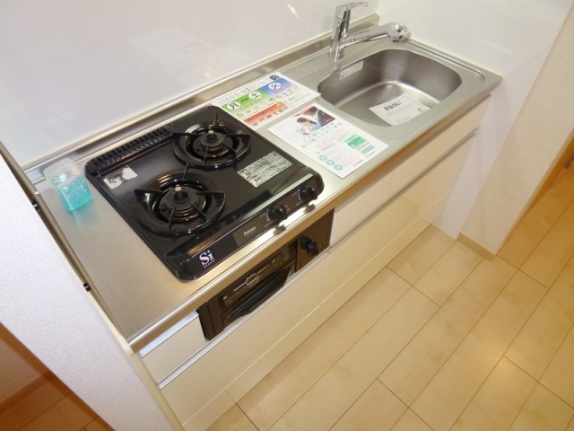 キッチン　2口ガスコンロ付きのシステムキッチン☆