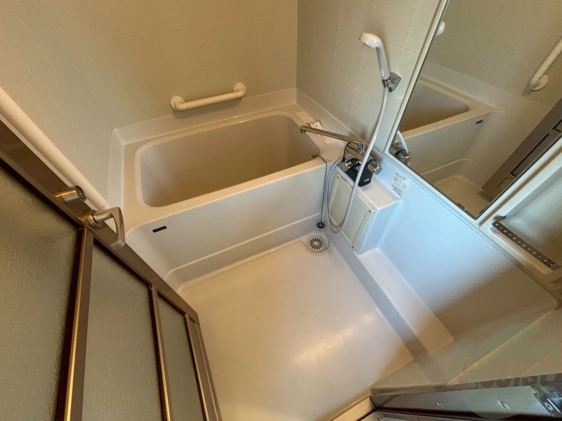 バス・シャワールーム　お風呂になります。一日の疲れを癒してくださいね。