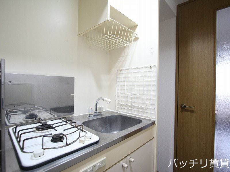 キッチン　画像は別号室の為、現状優先になります。