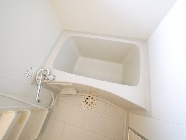 バス・シャワールーム　落ち着いた空間のお風呂です