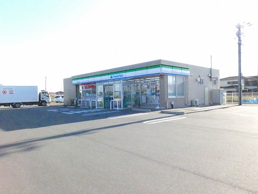 コンビニ　ファミリーマート 吉田川尻店（コンビニ）まで723m