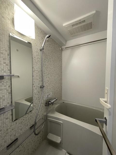 バス・シャワールーム　同物件別部屋?