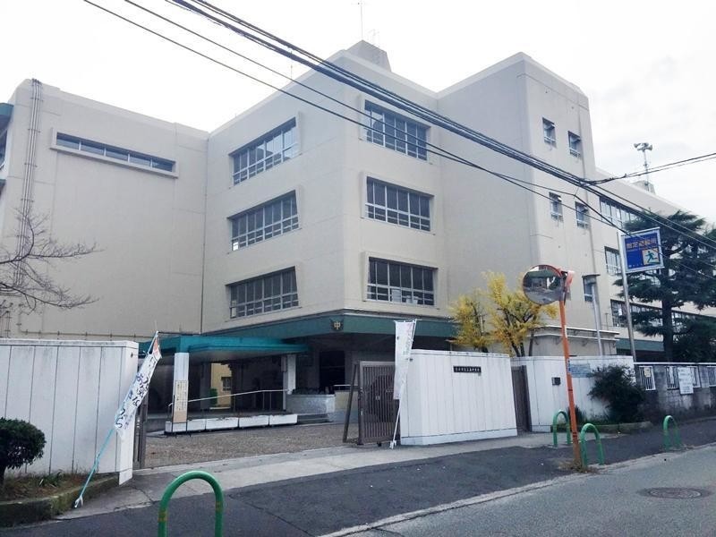 中学校　茨木市立三島中学校（中学校）まで412m