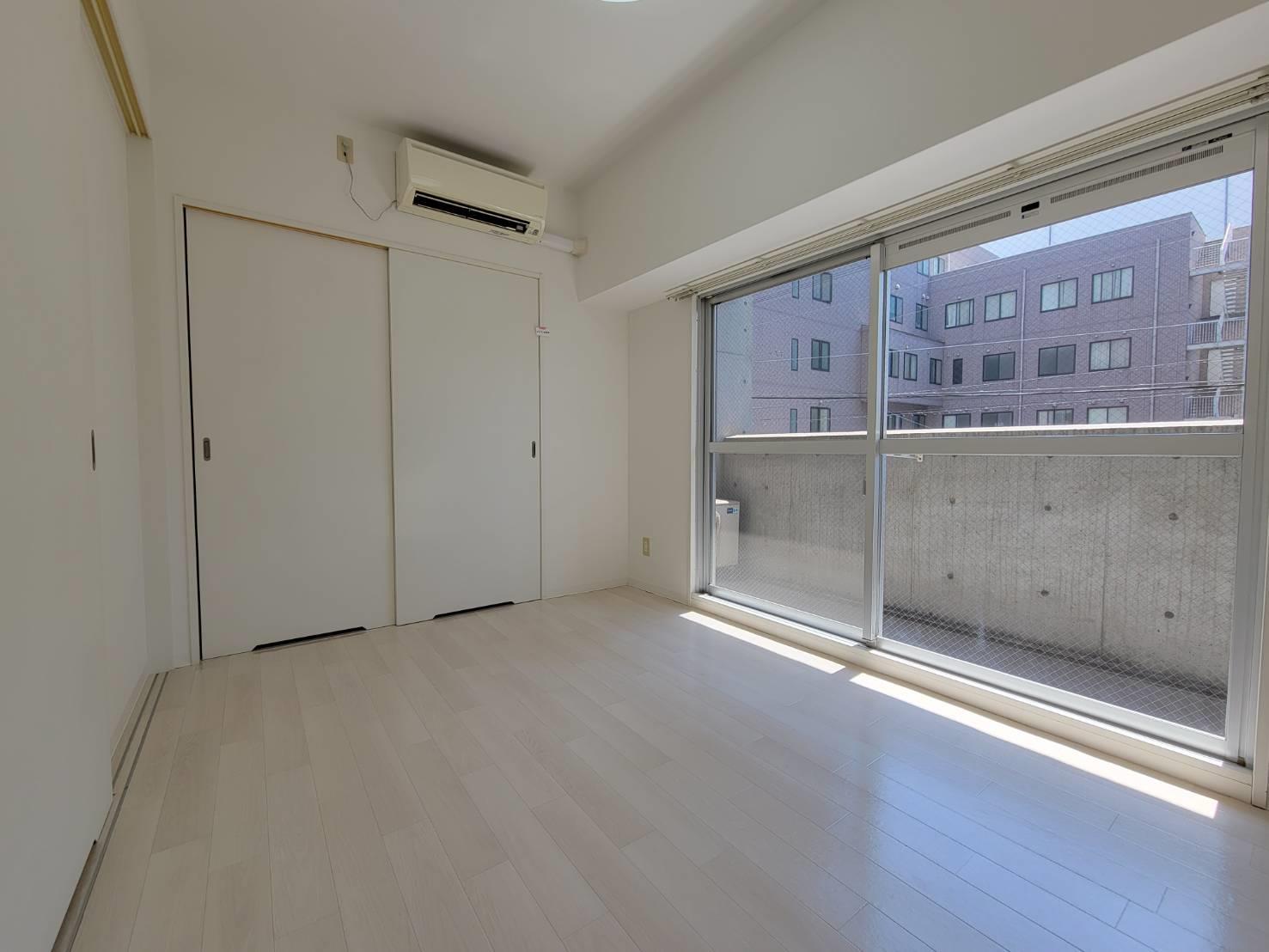 居室・リビング　大きな窓があり明るい洋室6帖♪