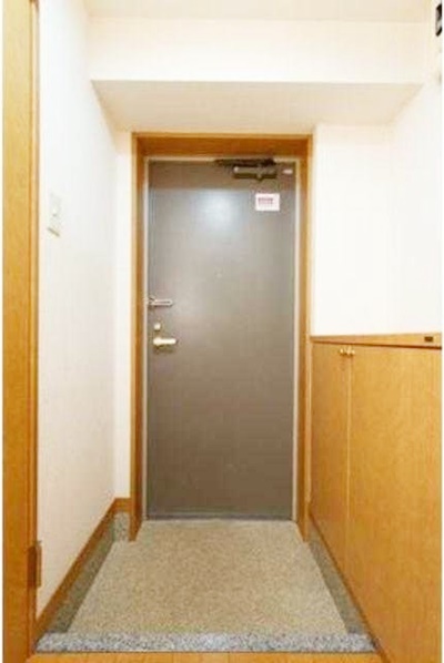 玄関　【たっぷり収納スペース♪】