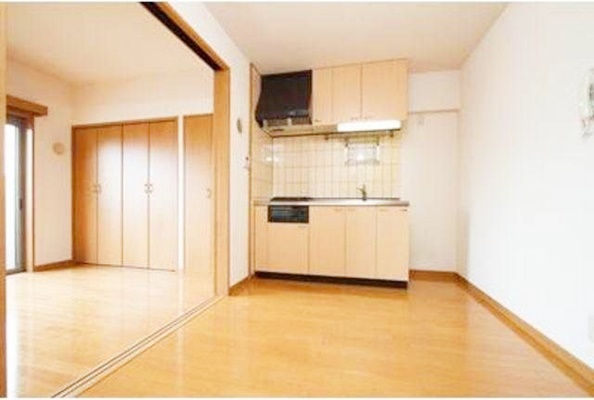 居室・リビング　【たっぷり収納スペース♪】