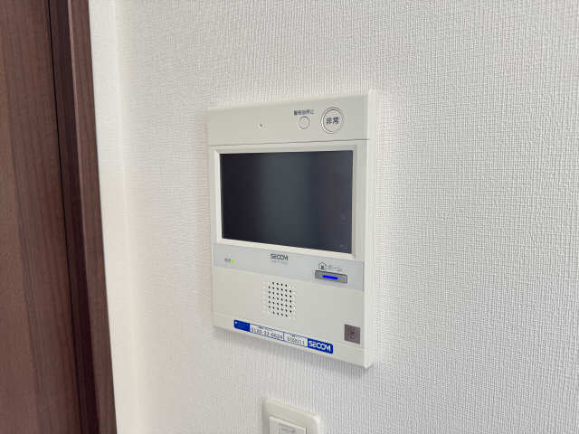セキュリティ　来訪者の確認が可能なモニター付きインターホンあります