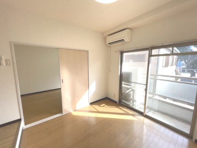 居室・リビング　明るいお部屋です
