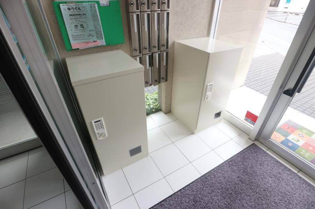 エントランス　宅配ボックス