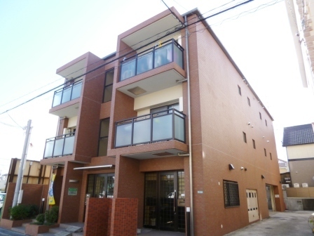 建物外観　オートロック付きで安心です♪