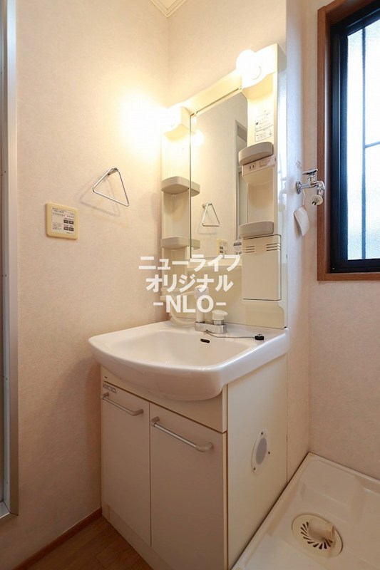 洗面設備　朝の忙しい時間に便利な独立洗面台！