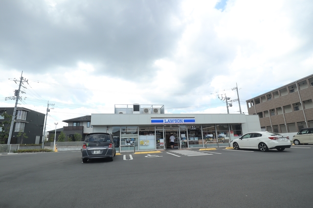 コンビニ　ローソン流山鰭ケ崎駅前店（コンビニ）まで775m