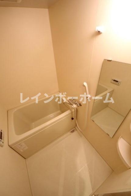 バス・シャワールーム　コンパクトで使いやすいお風呂です