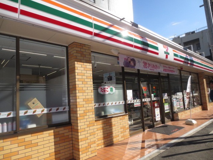 コンビニ　セブンイレブン（コンビニ）まで122m