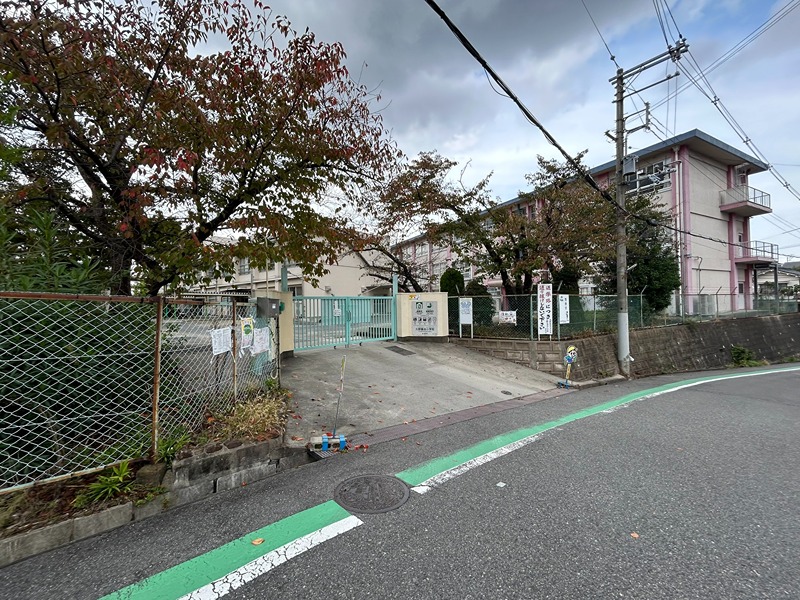 小学校　富田林市立久野喜台小学校（小学校）まで698m