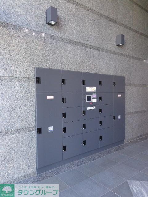 建物外観　宅配ロッカー