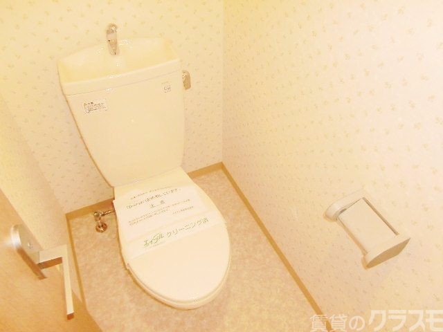 トイレ　ウォシュレットは付いてませんゴメンナサイ！