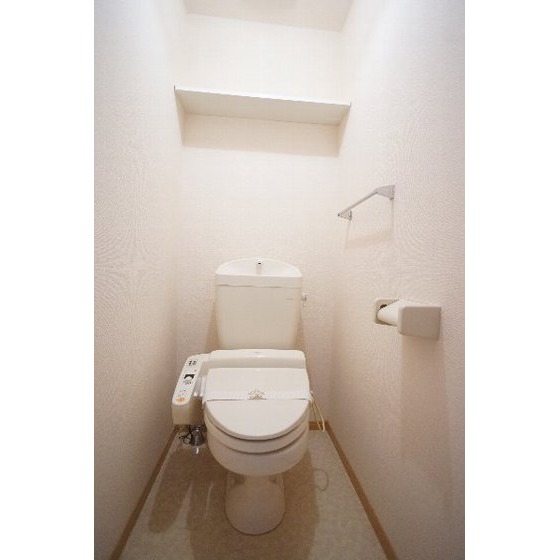 トイレ　※同仕様、別の部屋の写真です