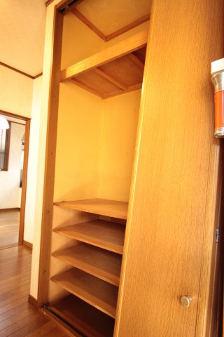 収納　玄関に靴などがたっぷり収納できるクローゼットがございます♪