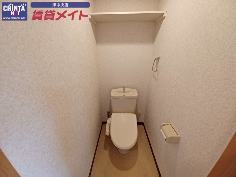 トイレ　同じ物件、別部屋の写真です