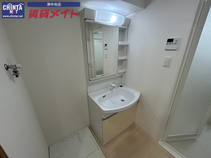 洗面設備　同じ物件、別部屋の写真です