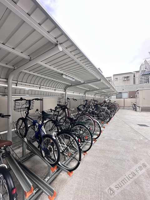 その他共有部分　屋根付きの駐輪場で雨の日も安心