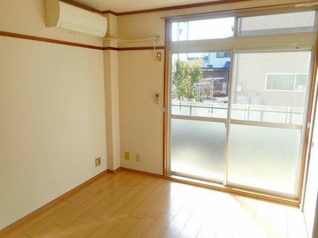 居室・リビング　他号室の写真になります。