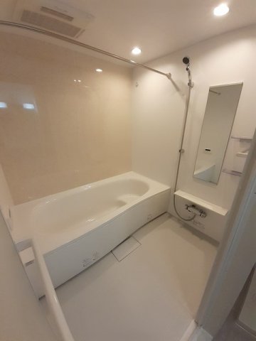 バス・シャワールーム　コンパクトで使いやすいお風呂です