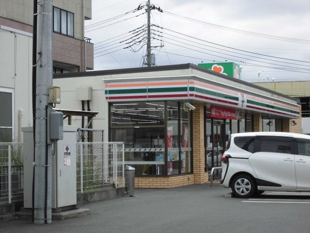 コンビニ　セブンイレブン（コンビニ）まで620m