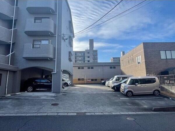 駐車場　駐車場