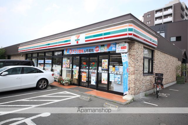 コンビニ　セブンイレブン（コンビニ）まで801m