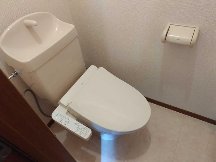 トイレ　温水洗浄便座
