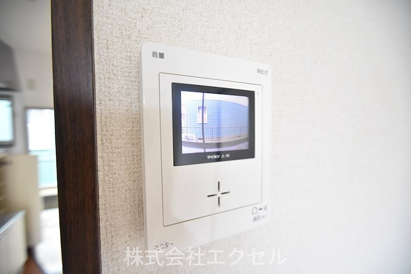 セキュリティ　モニター付きインターフォン完備です。
