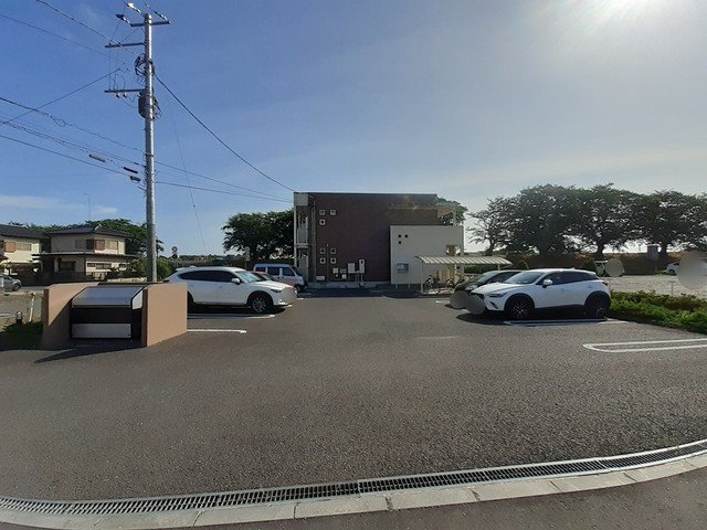 駐車場　車をお持ちの方に嬉しい駐車場付きの物件です