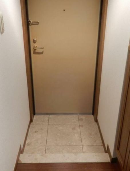 玄関　※別部屋参考写真