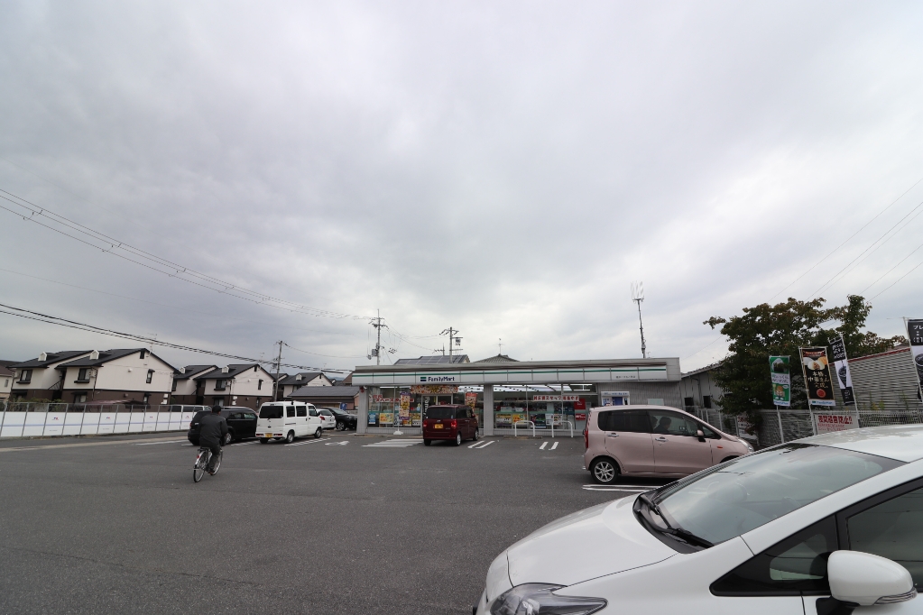コンビニ　ファミリーマート 橿原くずもと町店（コンビニ）まで318m
