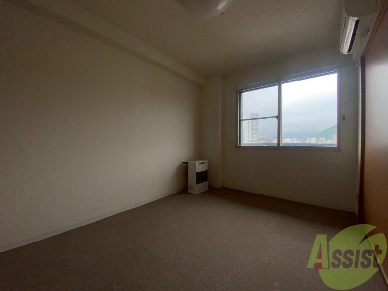 その他部屋・スペース　こちらのお部屋は光が差し込む、温かみのあるお部屋です。