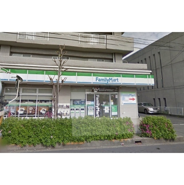 コンビニ　ファミリーマート（コンビニ）まで400m