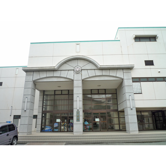 中学校　岸中学校（中学校）まで560m