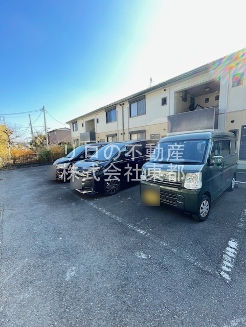 駐車場　敷地内に駐車場がありますが、まず空き確認してください。