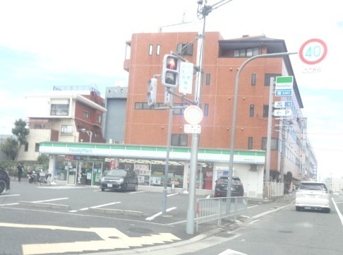 コンビニ　ファミリーマート富田林若松町店（コンビニ）まで636m