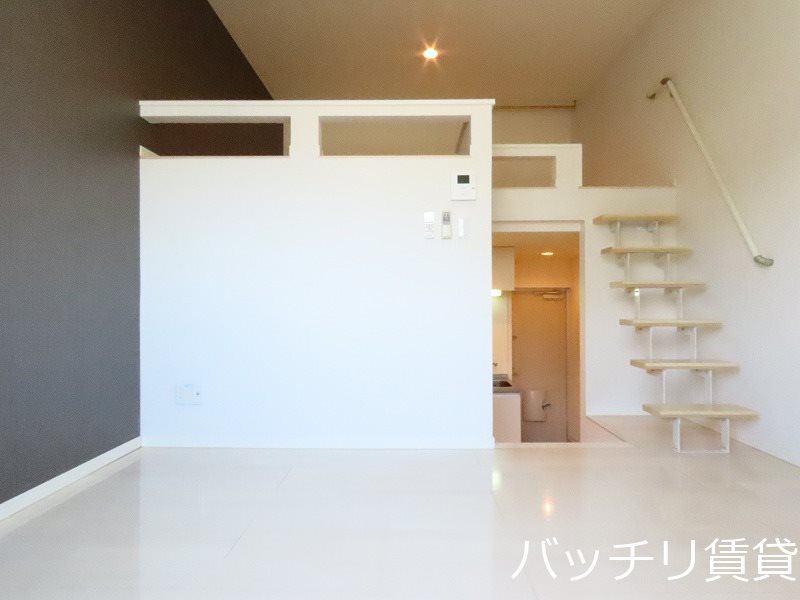 居室・リビング　同型タイプの為、現状を優先致します。