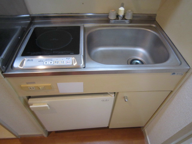 キッチン　写真は同タイプ別部屋です