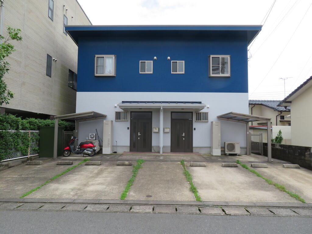 建物外観　駐車場　ひろびろ2台付き☆