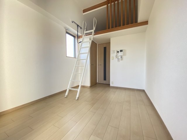 居室・リビング　ゆったり過ごせる居間です