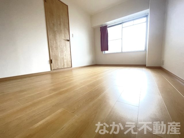 その他部屋・スペース　開放的な寝室です