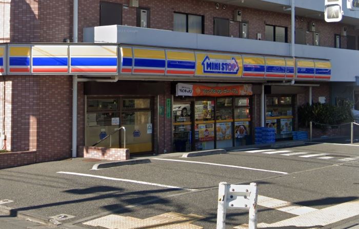 コンビニ　ミニストップ 高井戸東3丁目店（コンビニ）まで301m
